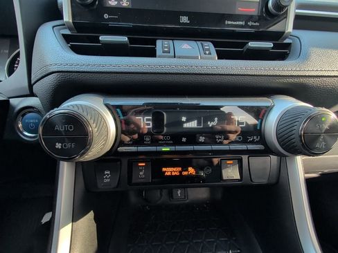 Used 2022 Toyota RAV4 XLE Premium image 22