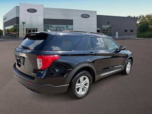 Used 2023 Ford Explorer XLT AWD/4WD image 9