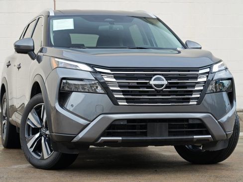 Used 2024 Nissan Rogue SL FWD image 2