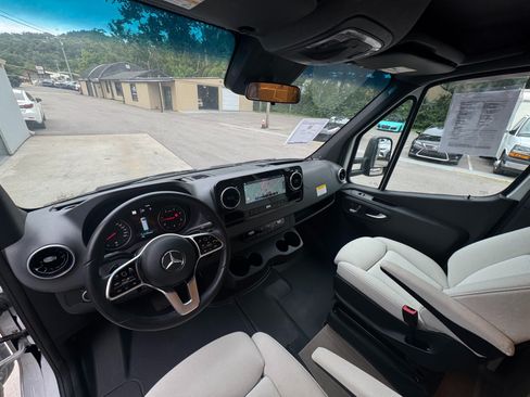 Used 2020 Mercedes-Benz Sprinter 3500 image 10