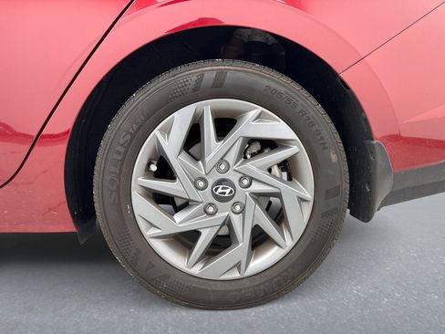 Used 2024 Hyundai Elantra SEL image 25