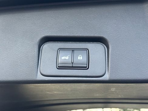 Certified 2025 Nissan Rogue SV image 21