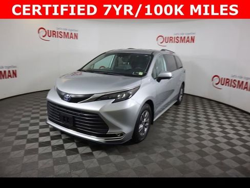 Used 2024 Toyota Sienna XLE w/ XLE Plus Package AWD/4WD image 3