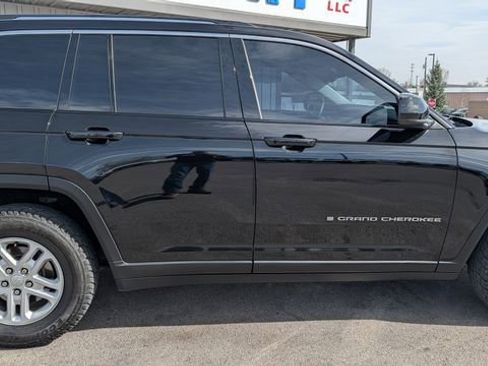 Used 2023 Jeep Grand Cherokee Laredo AWD/4WD image 15