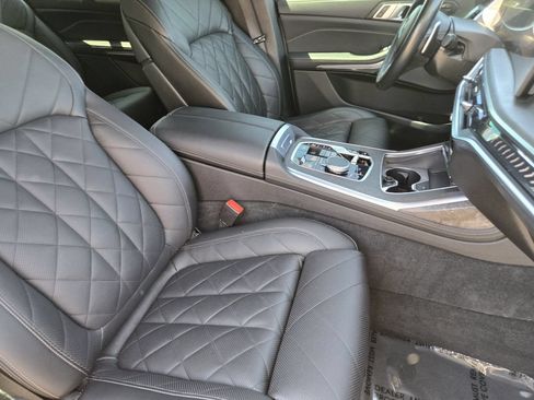 Used 2023 BMW X7 xDrive40i w/ M Sport Package AWD/4WD image 14
