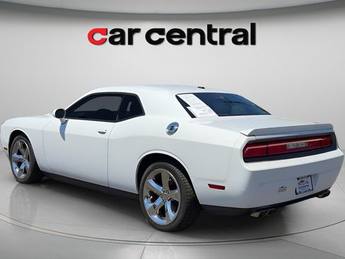Used 2013 Dodge Challenger R/T RWD image 3