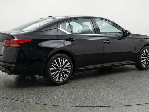 Used 2025 Nissan Altima 2.5 SV FWD image 9
