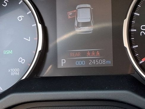 Used 2021 Toyota RAV4 XLE w/ Convenience Package FWD image 20