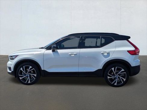Used 2021 Volvo XC40 T5 R-Design w/ Climate Package AWD/4WD image 2