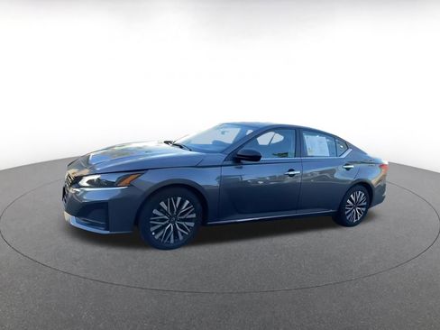 Used 2025 Nissan Altima 2.5 SV image 8