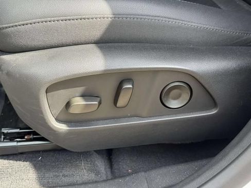 Used 2025 Chevrolet Equinox LT w/ Convenience Package II AWD/4WD image 12