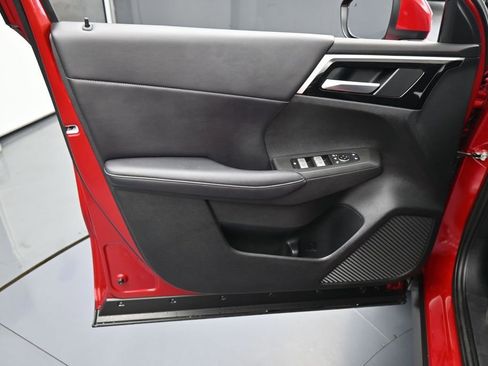 Used 2024 Mitsubishi Outlander SE Black Edition FWD image 13