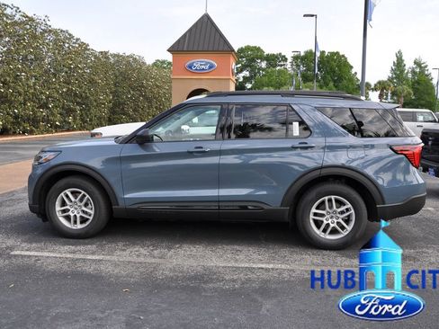 New 2026 Ford Explorer Active RWD image 2