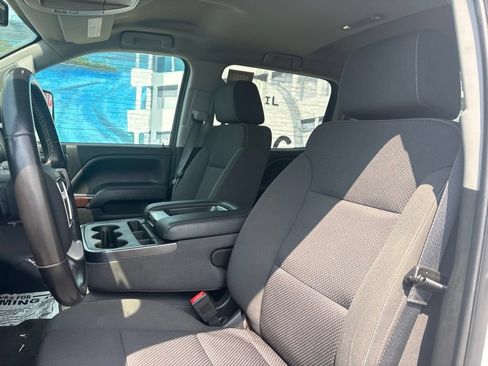 Used 2018 GMC Sierra 2500 SLE w/ SLE Preferred Package AWD/4WD image 14