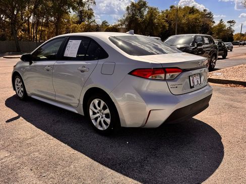 Used 2025 Toyota Corolla LE image 6