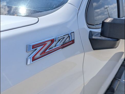 Used 2020 Chevrolet Silverado 1500 LT Trail Boss AWD/4WD image 14