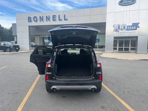 Used 2022 Ford Escape SE image 9