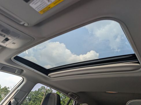 Used 2018 Toyota RAV4 XLE FWD image 15