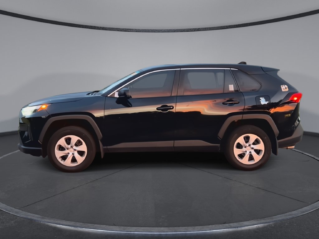 Used 2024 Toyota RAV4 LE FWD image 5