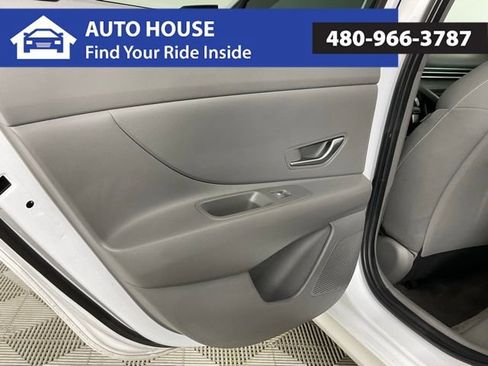 Used 2024 Hyundai Elantra SEL FWD image 13