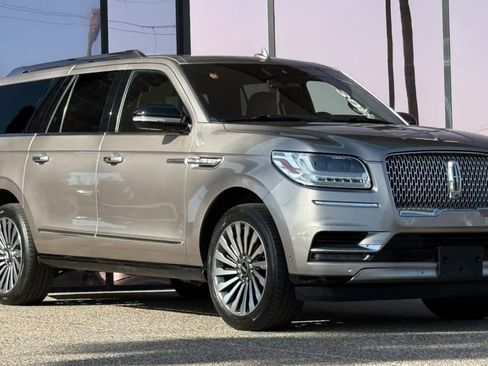Used 2019 Lincoln Navigator L Reserve AWD/4WD image 17
