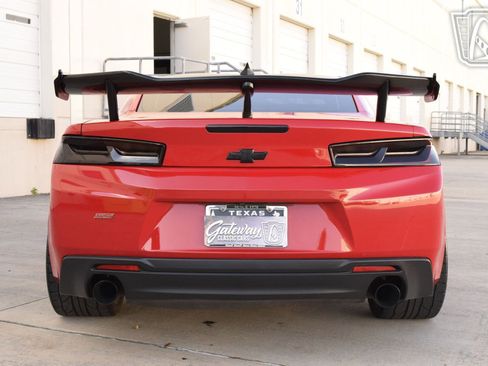 Used 2016 Chevrolet Camaro SS image 23