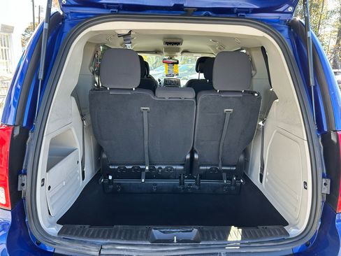 Used 2019 Dodge Grand Caravan SE w/ UConnect Hands-Free Group image 26