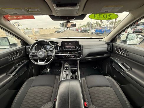 Certified 2023 Nissan Pathfinder SV image 15