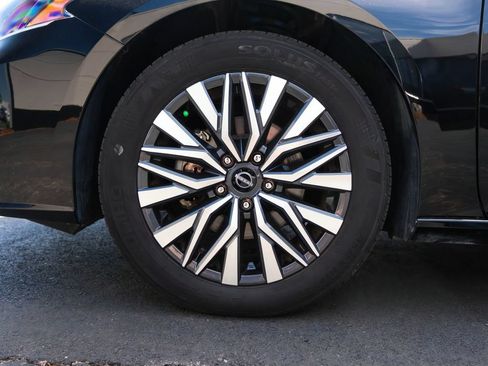 Used 2025 Nissan Altima 2.5 SV FWD image 11