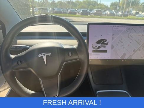 Used 2021 Tesla Model 3 Standard Range Plus image 2