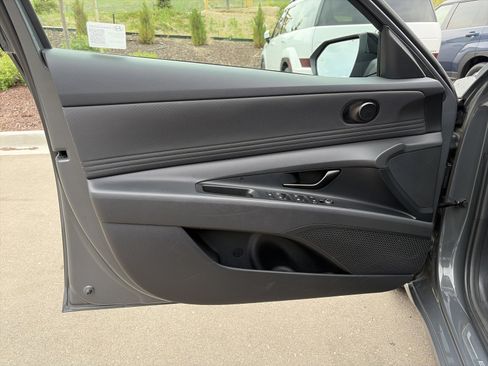 Certified 2025 Hyundai Elantra SEL FWD image 10