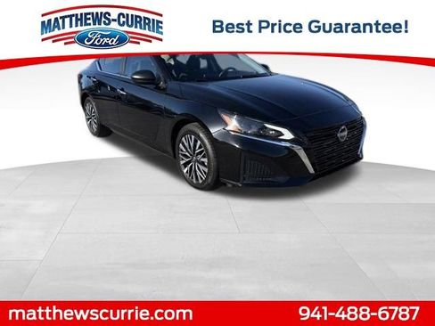 Used 2025 Nissan Altima 2.5 SV image 1