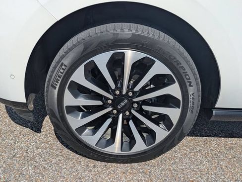 Used 2023 Lincoln Navigator Reserve AWD/4WD image 12