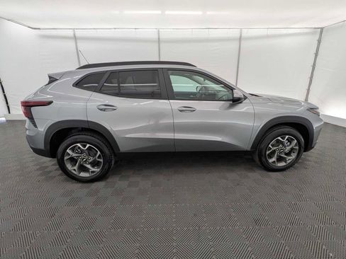 New 2026 Chevrolet Trax LT w/ Sunroof Package FWD image 7