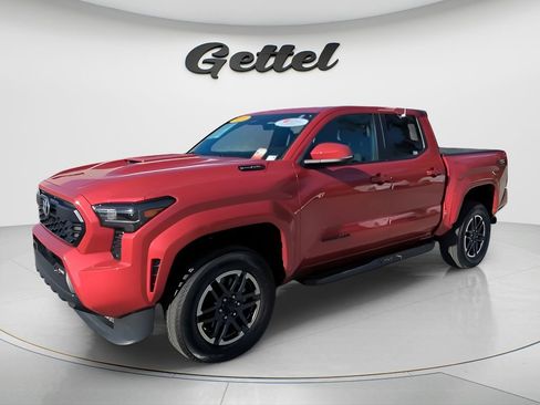 Used 2024 Toyota Tacoma TRD Sport w/ TRD Sport Upgrade Package image 4