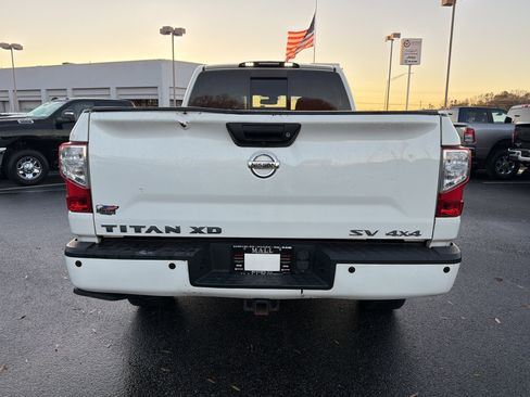 Used 2019 Nissan Titan SV w/ SV Convenience Package image 7
