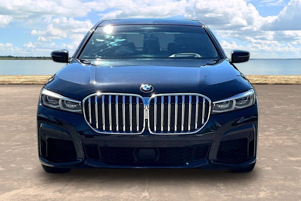Used 2021 BMW 750i xDrive w/ Executive Package AWD/4WD image 2