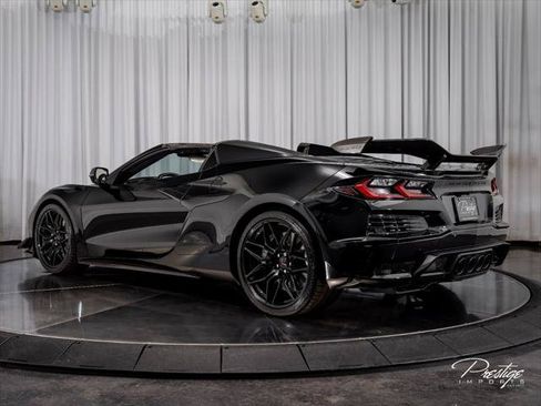 Used 2025 Chevrolet Corvette Z06 w/ Z07 Performance Package RWD image 14