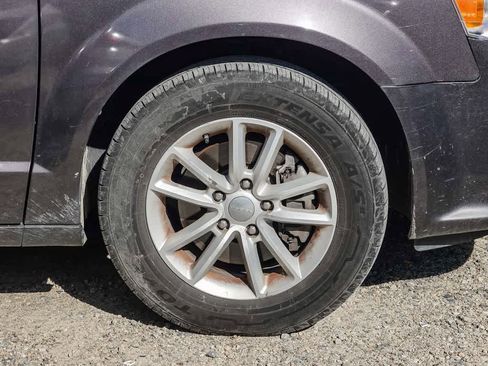 Certified 2019 Dodge Grand Caravan SXT image 6