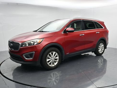 Used 2017 Kia Sorento AWD w/ LX Convenience Package image 4