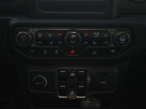 Used 2021 Jeep Wrangler Unlimited Sahara w/ LED Lighting Group image 18