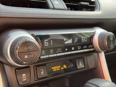 Used 2019 Toyota RAV4 XLE w/ Convenience Package FWD image 21
