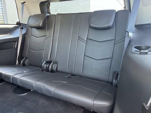 Used 2018 Cadillac Escalade Luxury AWD/4WD image 19