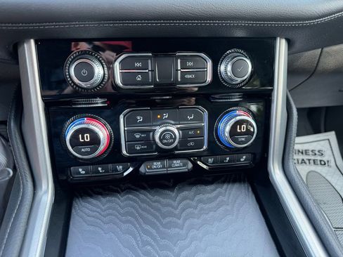 Used 2022 GMC Yukon XL Denali AWD/4WD image 27