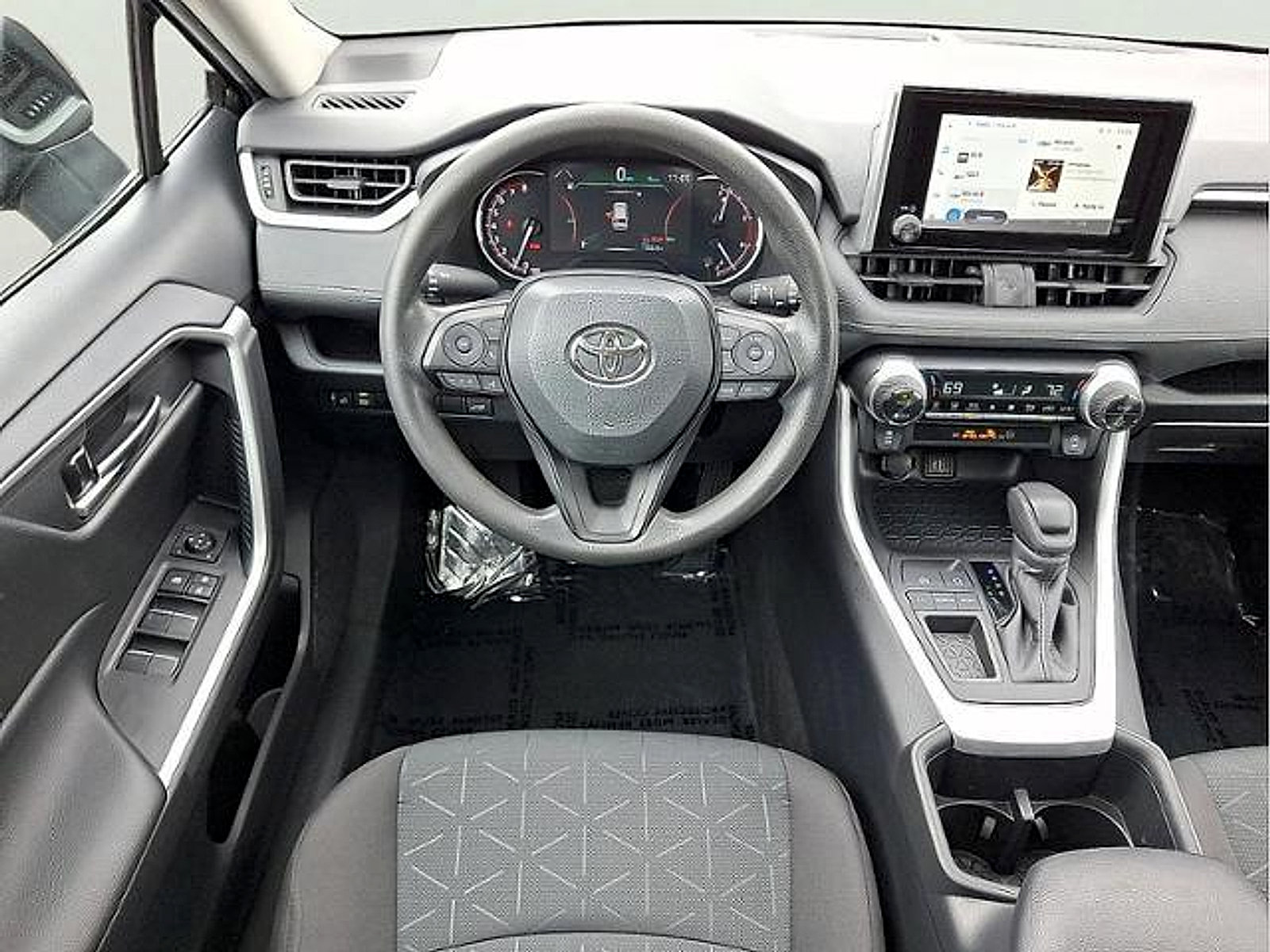 Used 2024 Toyota RAV4 XLE w/ Convenience Package FWD image 20