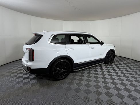 Used 2023 Kia Telluride EX w/ EX Captain's Chair Package image 4