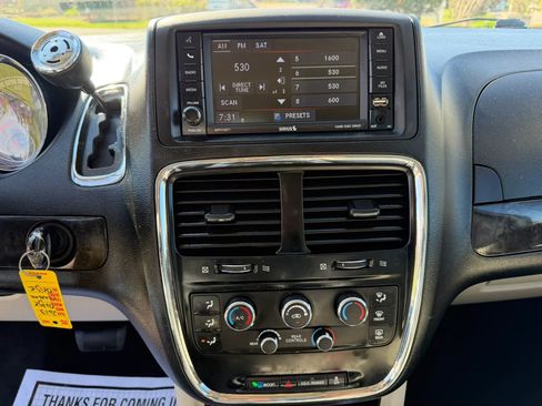 Used 2013 Dodge Grand Caravan SXT w/ Entertainment Group 1 FWD image 18
