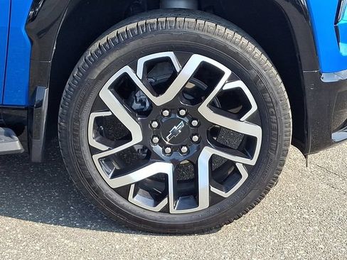 Used 2025 Chevrolet Silverado EV RST AWD/4WD image 28