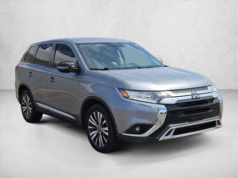 Used 2019 Mitsubishi Outlander SE FWD image 3