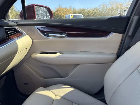 Used 2018 Cadillac XT5 Premium Luxury image 22